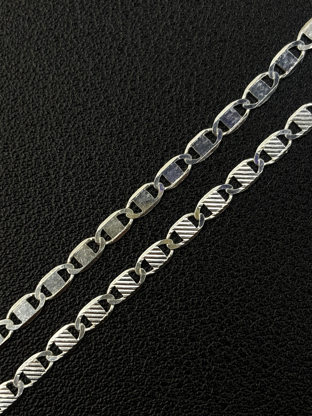 14" Valentino Chain