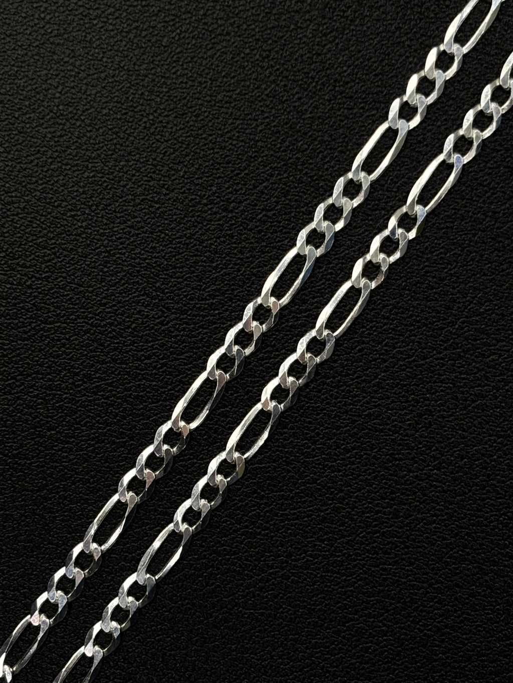 3.9mm Figaro chain